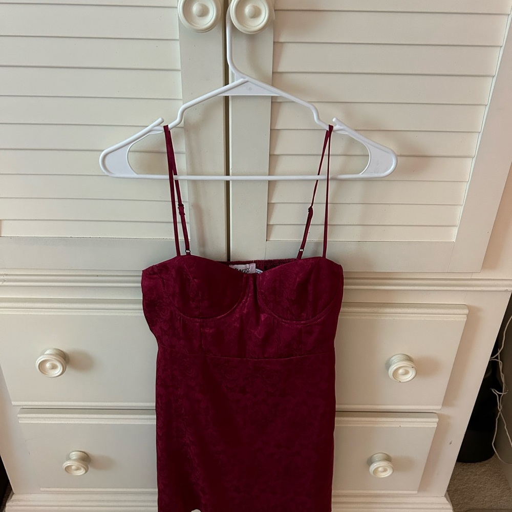 Elegant Burgundy Spaghetti Strap Dress